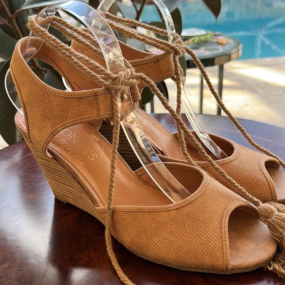 COCONUTS by Matisse wedge heels with tassel ties SIZE 10M - Picture 2 of 8